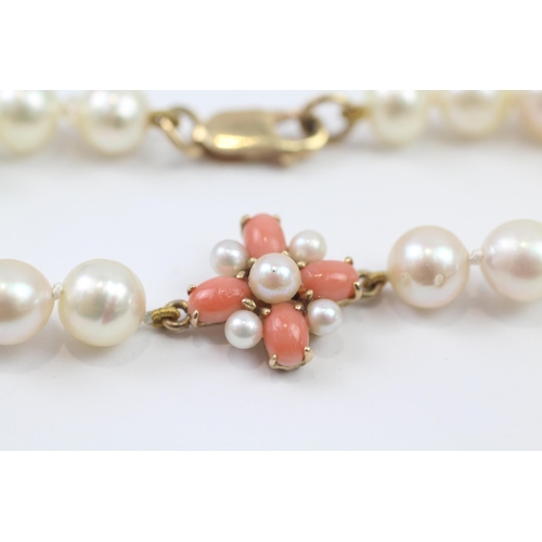 49 - 9ct Gold Clasped Cultured Pearl & Coral Bracelet (14.7g)