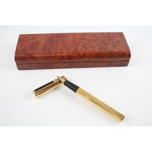 492 - Alfred DUNHILL Gold Plated Fountain Pen w/18ct Gold Nib WRITING Original Box 36g