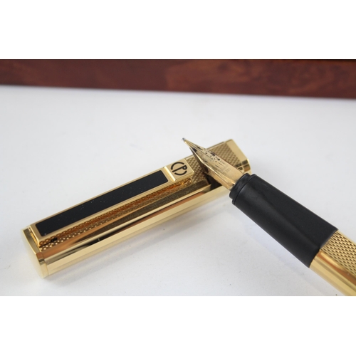 492 - Alfred DUNHILL Gold Plated Fountain Pen w/18ct Gold Nib WRITING Original Box 36g