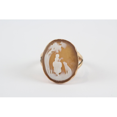 64 - 9ct Gold Shell Cameo Dress Ring (2.9g) Size  P