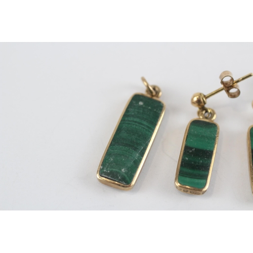 67 - 9ct Gold Malachite Pendant & Drop Earrings (4.4g)