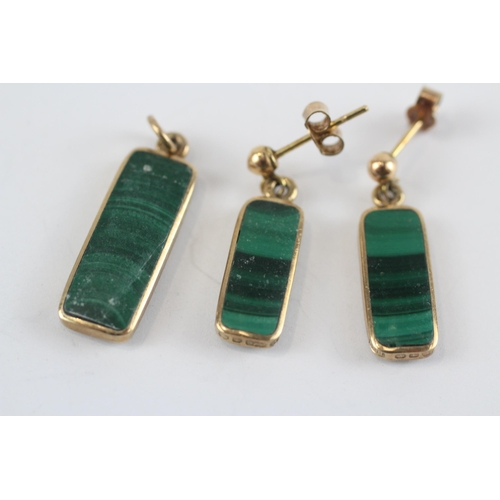 67 - 9ct Gold Malachite Pendant & Drop Earrings (4.4g)