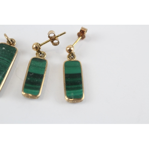 67 - 9ct Gold Malachite Pendant & Drop Earrings (4.4g)