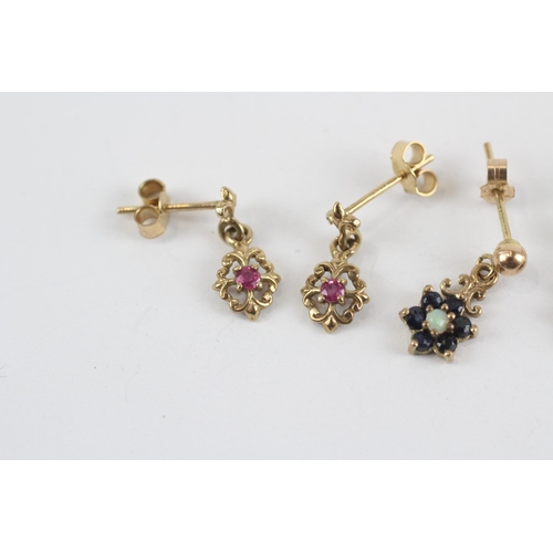 83 - 2 X 9ct Gold Gemstone Cluster Earrings Inc. Ruby, Sapphire & Opal (1.7g)