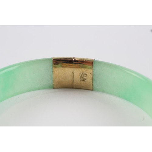 190 - 9ct gold vintage jade bangle w/ safety chain (44.7g)