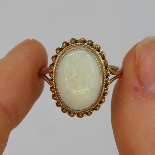 30 - 9ct Gold Vintage Opal Cabochon Set Rope Twist Bordered Ring (2.8g) Size  N