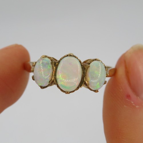 187 - 9ct gold opal three stone vintage ring (2.9g) Size  T