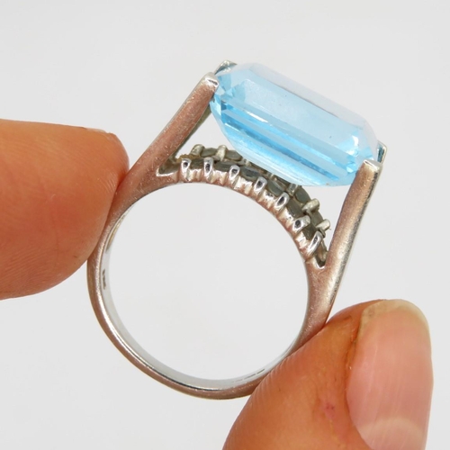 137 - 9ct White Gold Blue Topaz Cocktail Ring (6.1g) Size  M