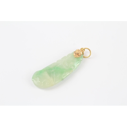 1 - 18ct gold carved jade pendant (4.1g)