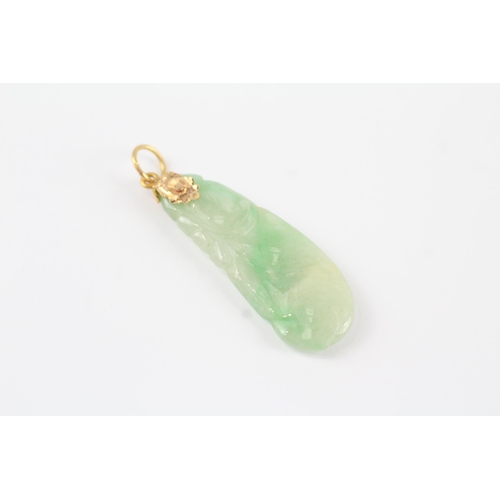 1 - 18ct gold carved jade pendant (4.1g)