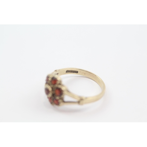 10 - 9ct gold garnet floral cluster ring (3.1g) Size  P
