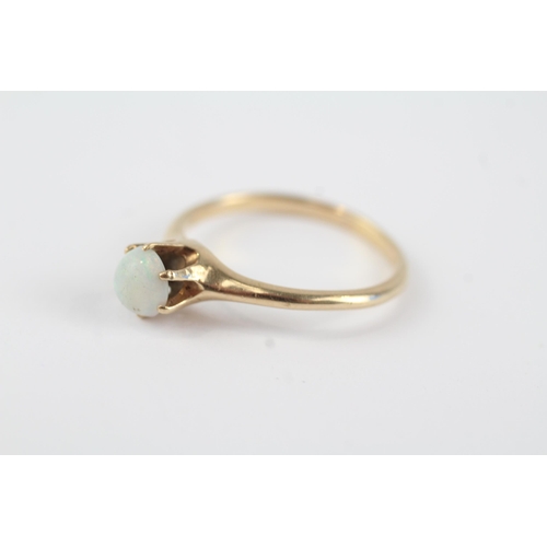 137 - 14ct gold single stone opal ring (2.7g) Size  R