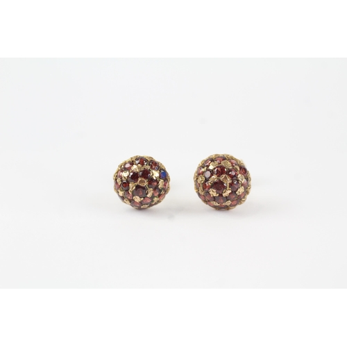 151 - 9ct gold antique garnet cluster dome stud earrings (2.9g)