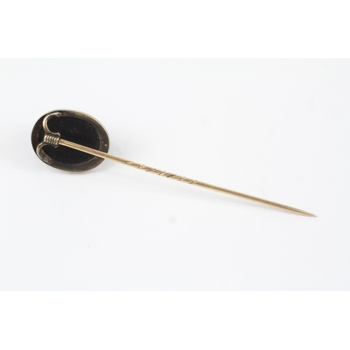 155 - 8ct gold carved cameo black onyx tie pin (3.5g)