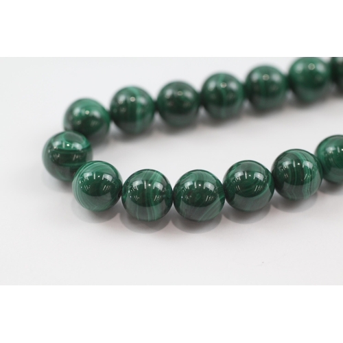 162 - 18ct gold clasp malachite bead necklace (91g)