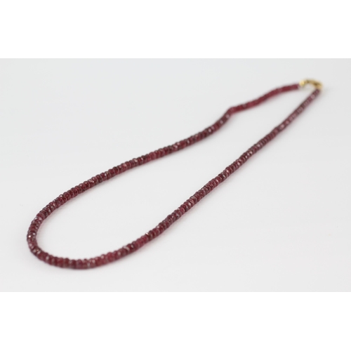 163 - 9ct gold clasp garnet bead necklace (18g)