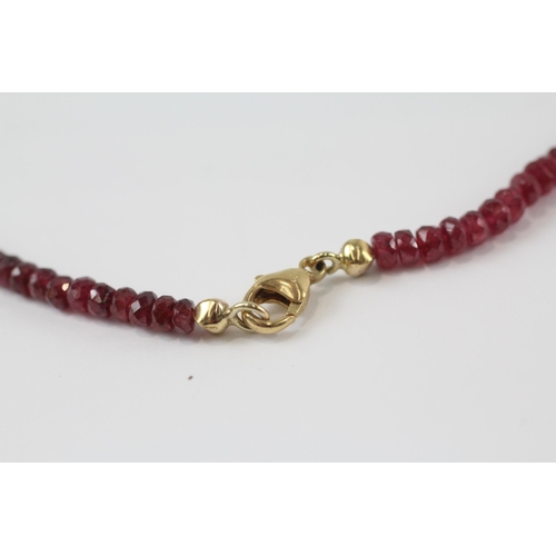 163 - 9ct gold clasp garnet bead necklace (18g)