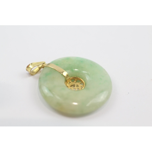 167 - 18ct gold jade pendant (3.5g)