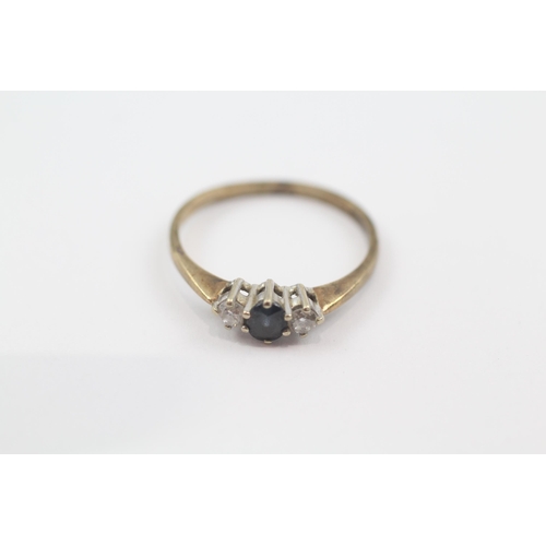 174 - 9ct gold vintage sapphire & diamond trilogy ring (1.5g) Size  M 1/2