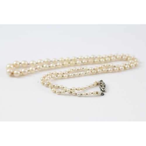 175 - 9ct gold clasped individually knotted cultured pearl necklace (12.5g)