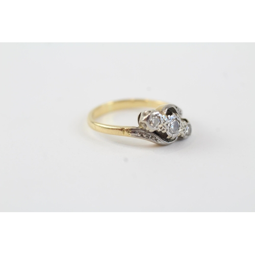 182 - 18ct gold diamond three stone vintage ring (2.6g) Size  F