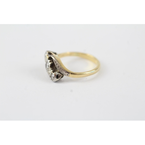 182 - 18ct gold diamond three stone vintage ring (2.6g) Size  F