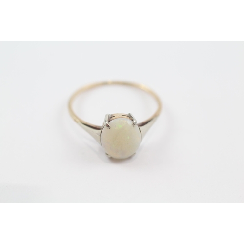 184 - 9ct bi-colour gold antique claw set opal ring (1.4g) Size  Q 1/2