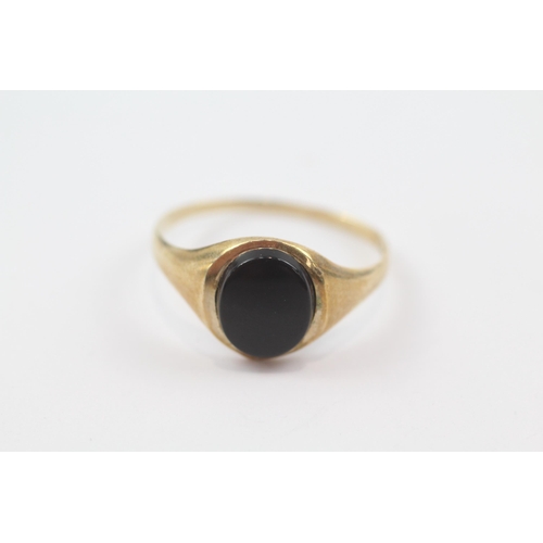 191 - 9ct gold vintage onyx signet ring (2.7g) Size  Z