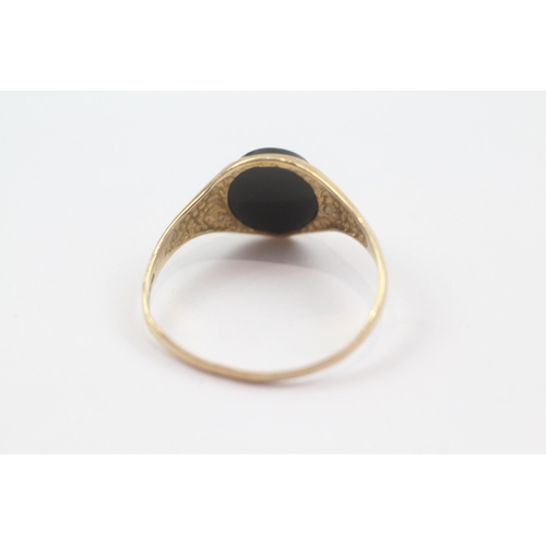 191 - 9ct gold vintage onyx signet ring (2.7g) Size  Z