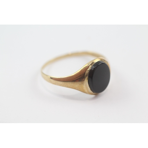 191 - 9ct gold vintage onyx signet ring (2.7g) Size  Z