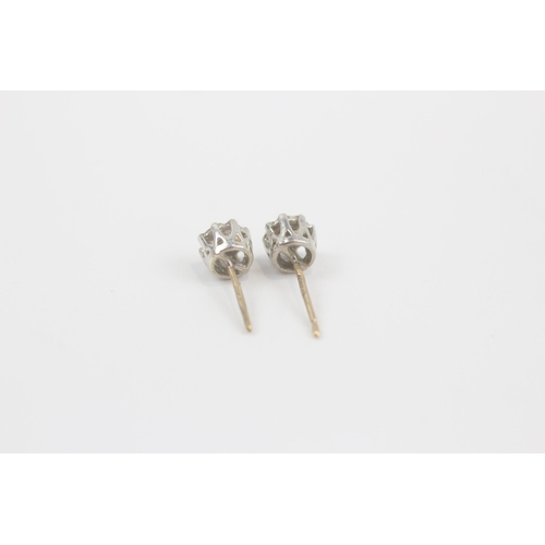 2 - 9ct white gold diamond stud earrings (0.8g)