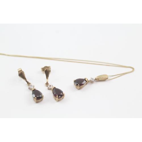 40 - 9ct gold garnet & diamond set necklace & earrings (2.5g)