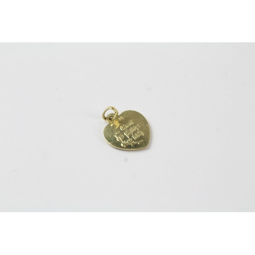 47 - 14ct gold vintage hand-painted cherub heart charm (0.8g)