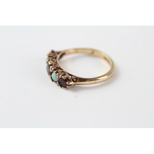 54 - 9ct gold antique opal & garnet five stone ring (2.3g) Size  L