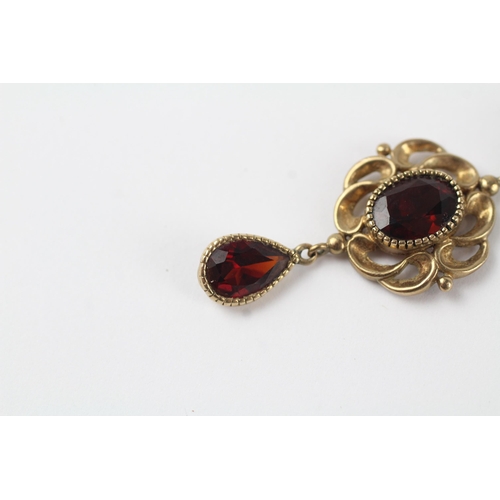 61 - 9ct gold vintage garnet drop pendant necklace (4g)