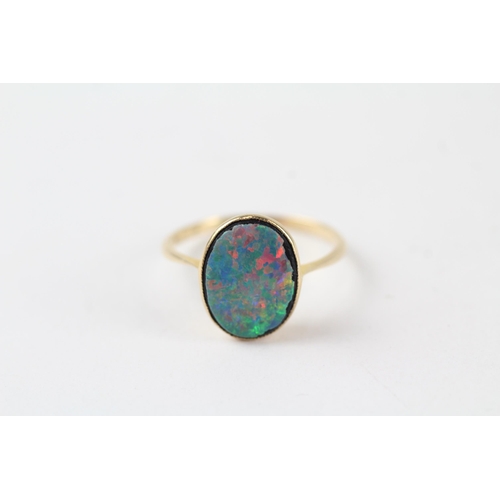 64 - 14ct gold vintage opal doublet dress ring (2g) Size  O