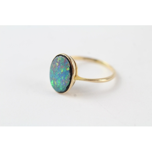 64 - 14ct gold vintage opal doublet dress ring (2g) Size  O