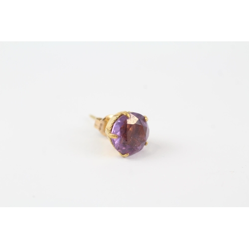 93 - 9ct gold vintage amethyst paired stud earrings (2.9g)