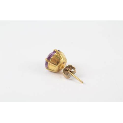 93 - 9ct gold vintage amethyst paired stud earrings (2.9g)