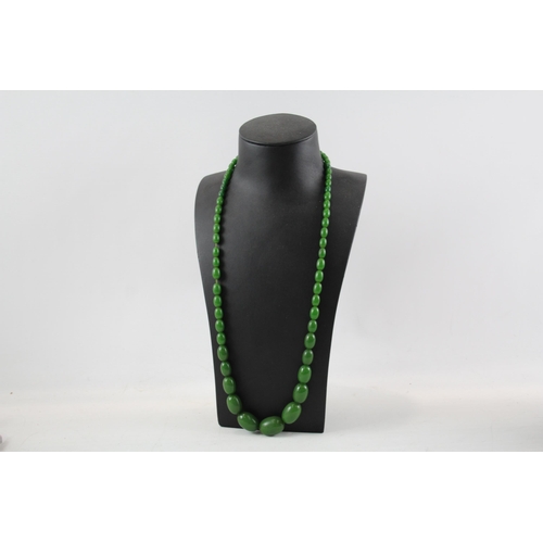 212 - Green Bakelite graduated necklace (61g)