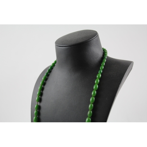 212 - Green Bakelite graduated necklace (61g)