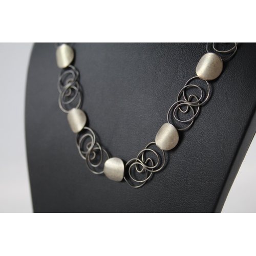 214 - Silver modernist design necklace by Viola Mannle (21g)