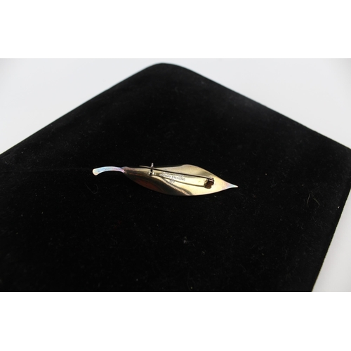 218 - Silver enamel leaf brooch by Norwegian maker David Anderson (8g)