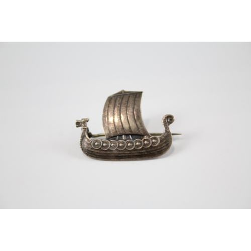 251 - Silver Viking ship brooch by Norwegian maker Askel Holmsen (4g)