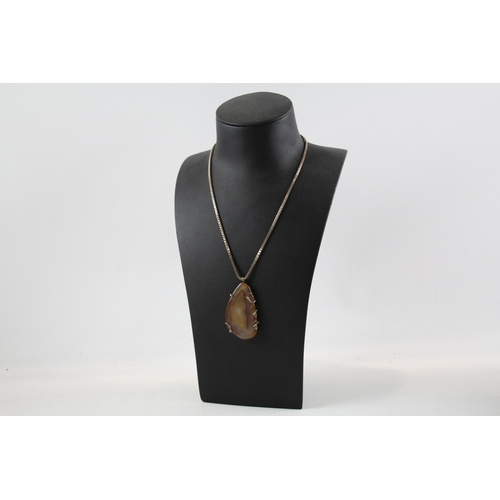 255 - Silver necklace with Agate slice pendant (37g)