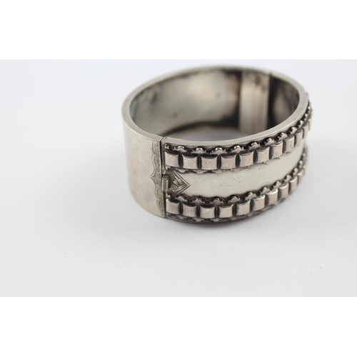 260 - Silver antique Victorian bangle (30g)