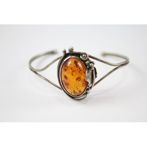 261 - A collection of silver Amber jewellery including modernist (49g)