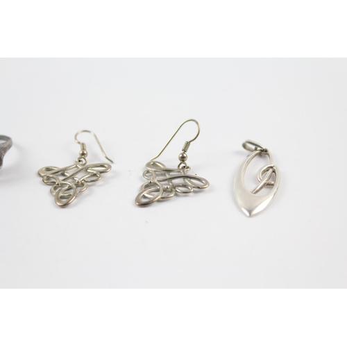 264 - A collection of silver Scottish jewellery including Ola Gorie (12g)