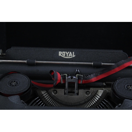 301 - Vintage  ROYAL Typewriter in Original Case