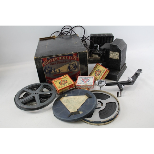 302 - Vintage Hunter Nine Five Cine Projector - Boxed